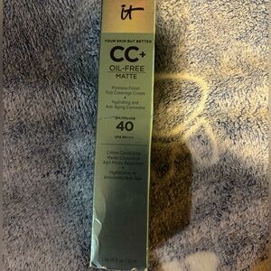 IT Cosmetics Matte Foundation with SPF 40